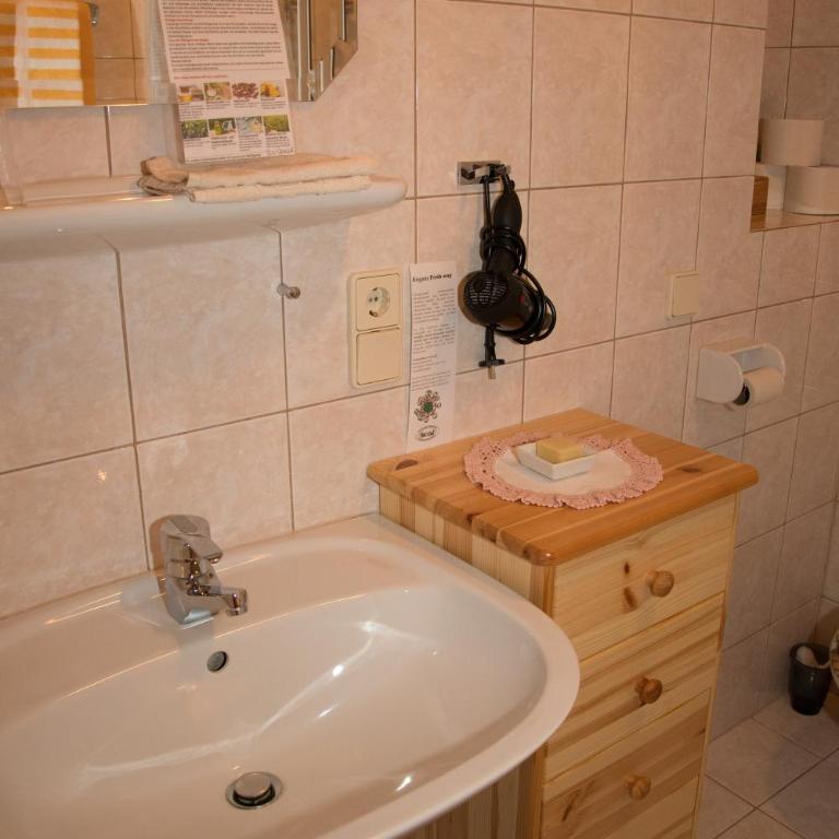 BIO-Bergbauernhof Ederhias - Doppel-/Zweibettzimmer mit Bergblick - 7