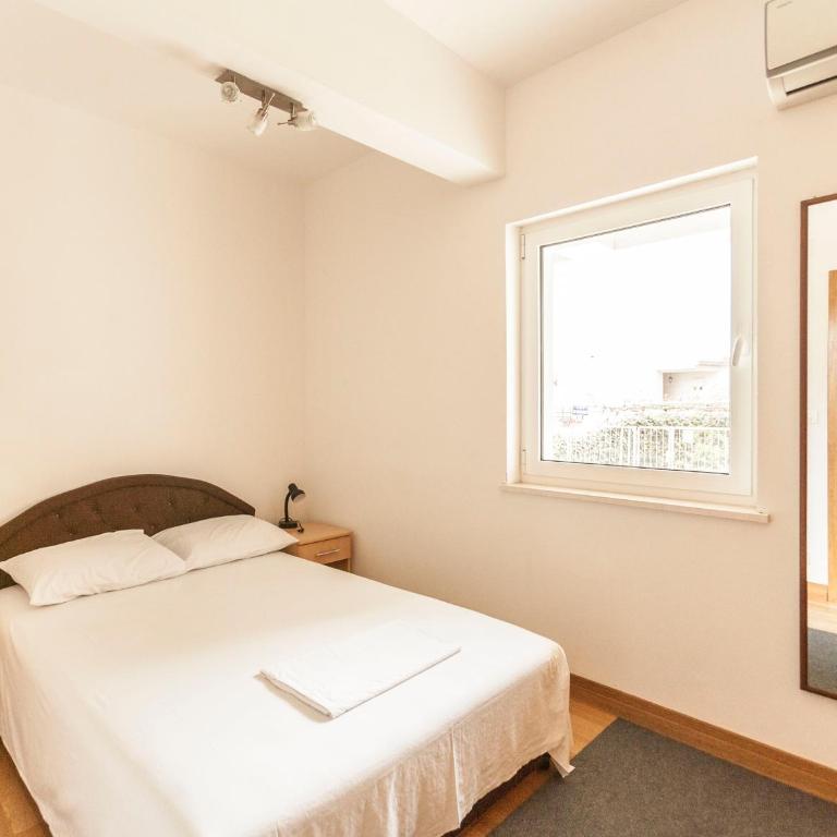 Apartment-Hotel Vila Petrovic-Becici - Apartman s 1 Spavaćom Sobom i Terasom - 11
