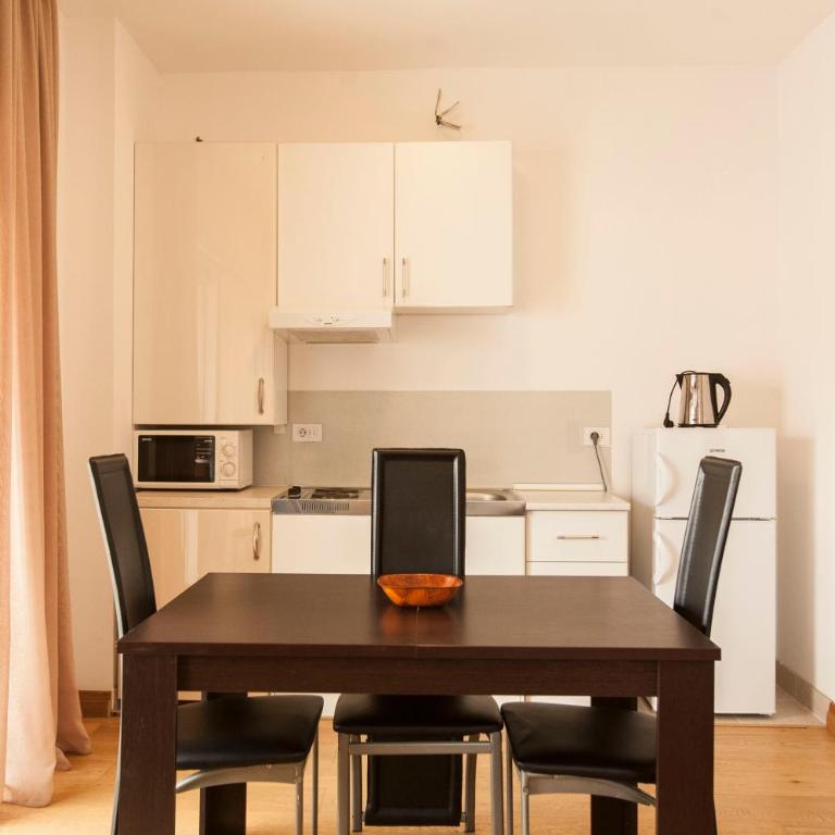 Apartment-Hotel Vila Petrovic-Becici - Apartman sa 2 Spavaće Sobe i Terasom - 2