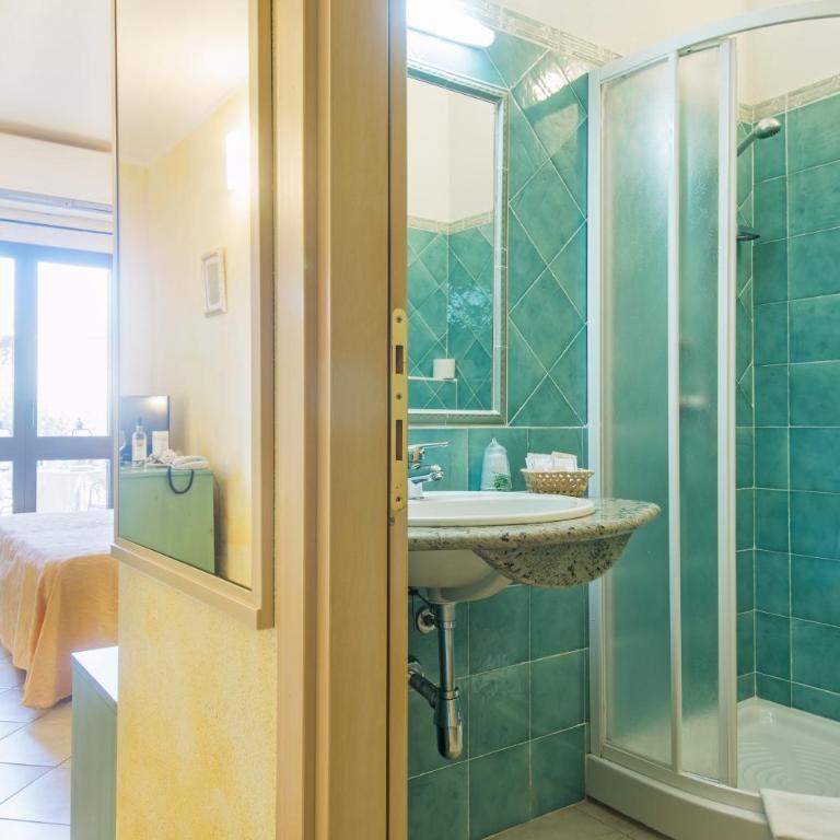 Residenza Gli Ontani - Camera Matrimoniale con Bagno Privato - 1