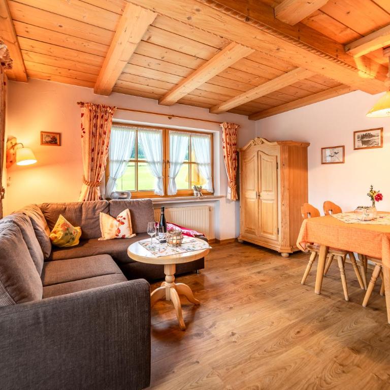 Ferienwohnungen Hollweger inkl. Chiemgaukarte - Apartment mit Blick auf die Berge - 4
