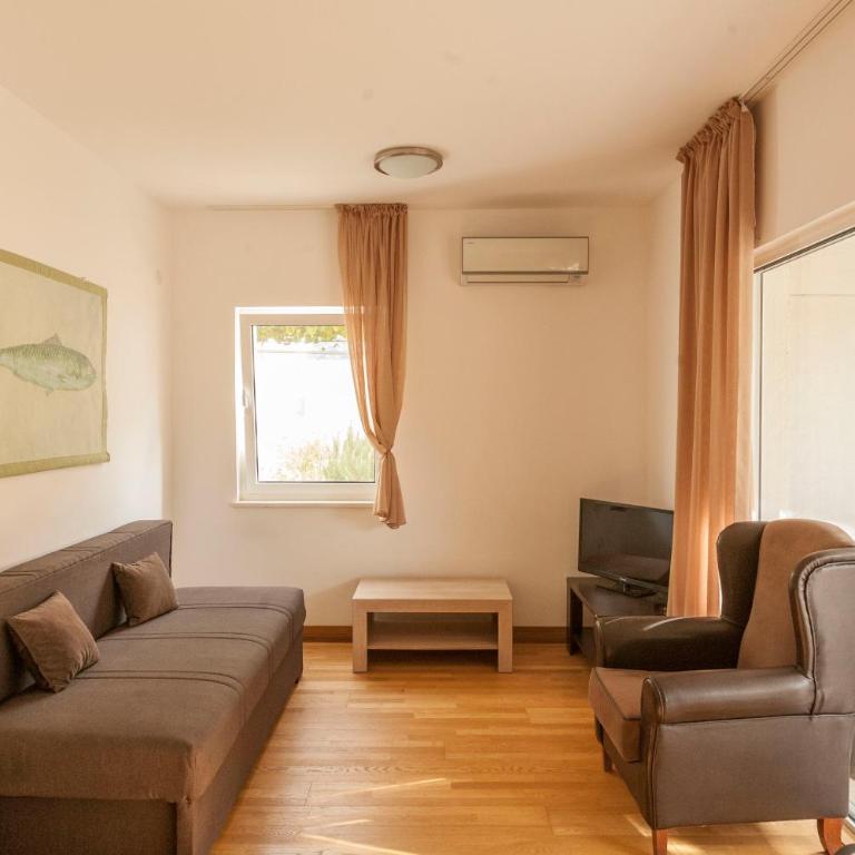 Apartment-Hotel Vila Petrovic-Becici - Apartman s 1 Spavaćom Sobom i Terasom - Prizemlje - 3