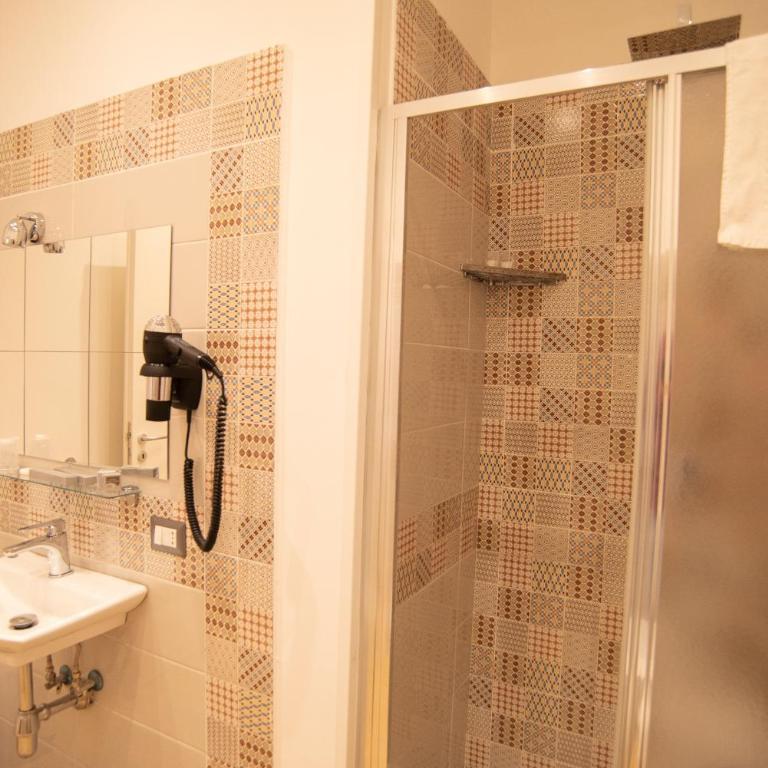Vanvitelli Domus - Camera Matrimoniale Deluxe con 1 Letto Supplementare - 6