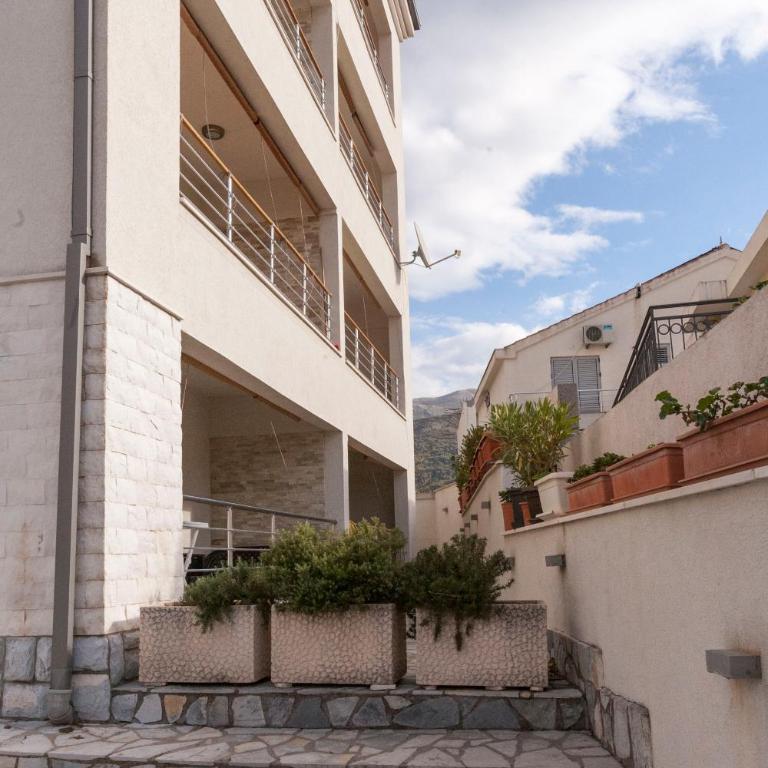 Apartment-Hotel Vila Petrovic-Becici - Apartman s 1 Spavaćom Sobom i Terasom - Prizemlje - 5