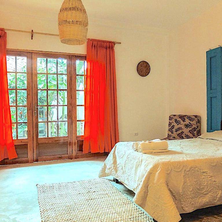 La Posada de Yumbilla - Family Room - 1