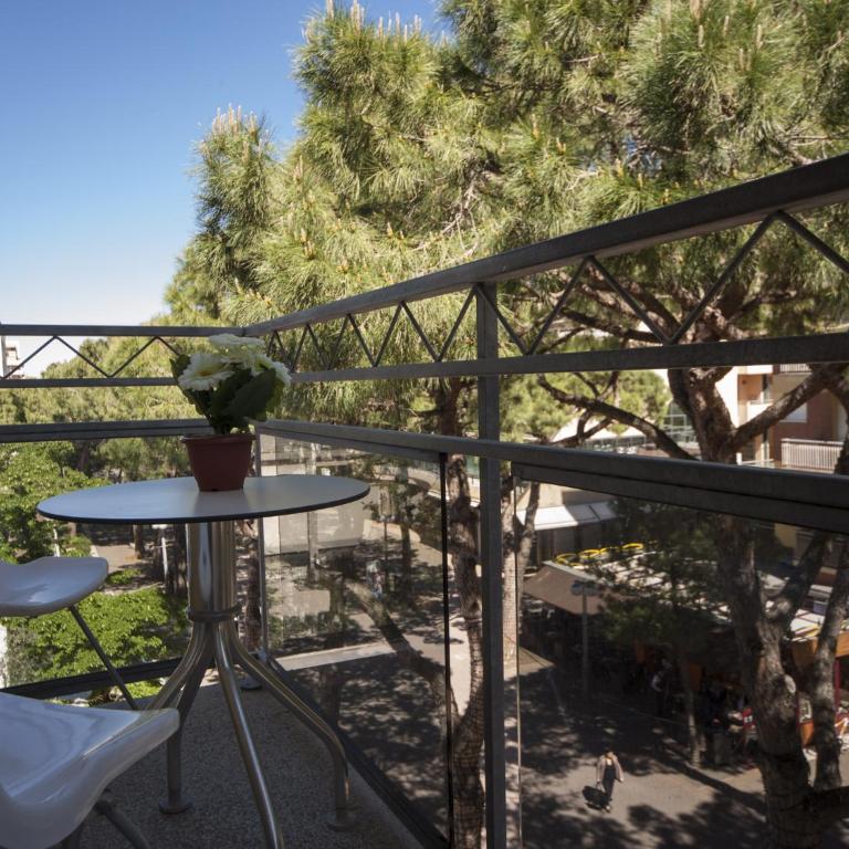 Hotel Colombo - Double Room with Balcony - 2
