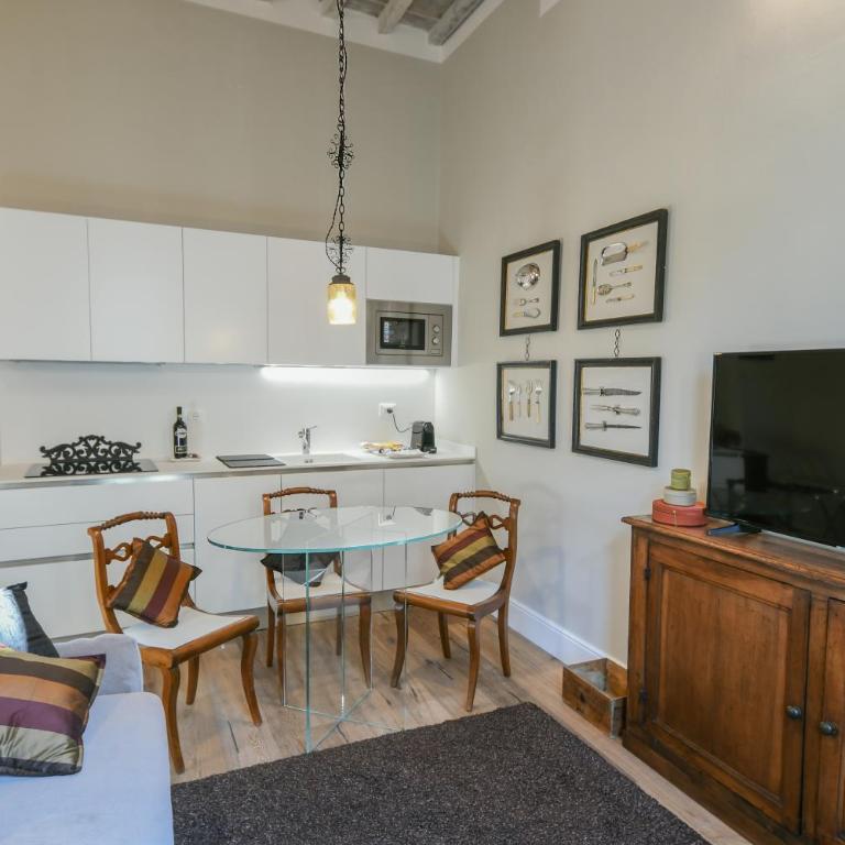 Oltrarno's Sweet Rose - FREE PARKING! - Apartment - 2