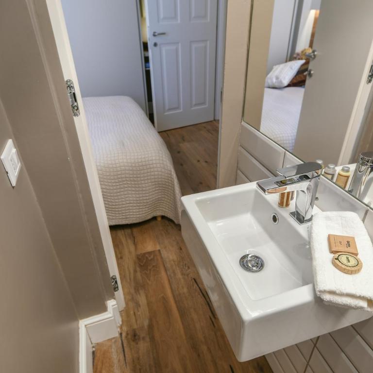 Oltrarno's Sweet Rose - FREE PARKING! - Apartment - 36