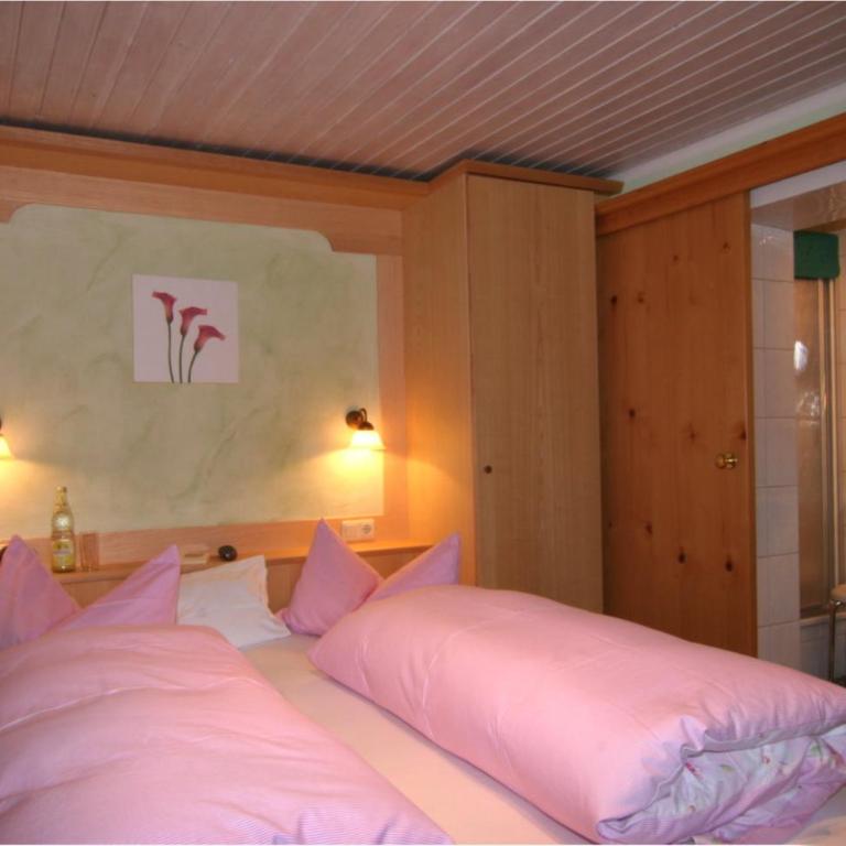 Haus Wiesenrand - Doppelzimmer mit Balkon - 2