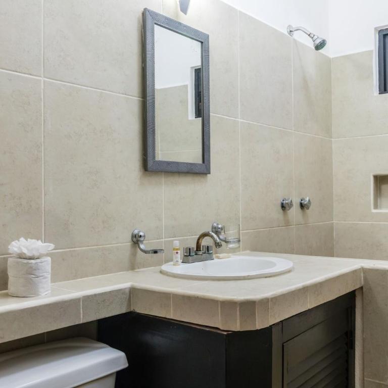 Moonshine Hotel - Standard Twin Room - 4