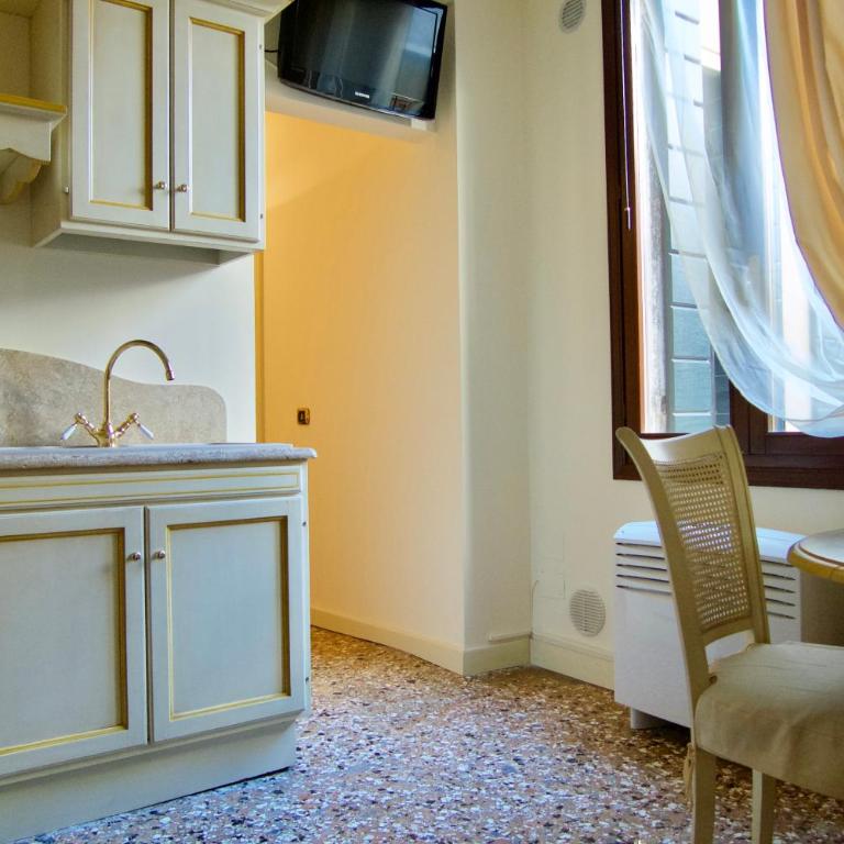 Melusina Apartments Rialto Venice Historical Center - Superior Apartment - 1