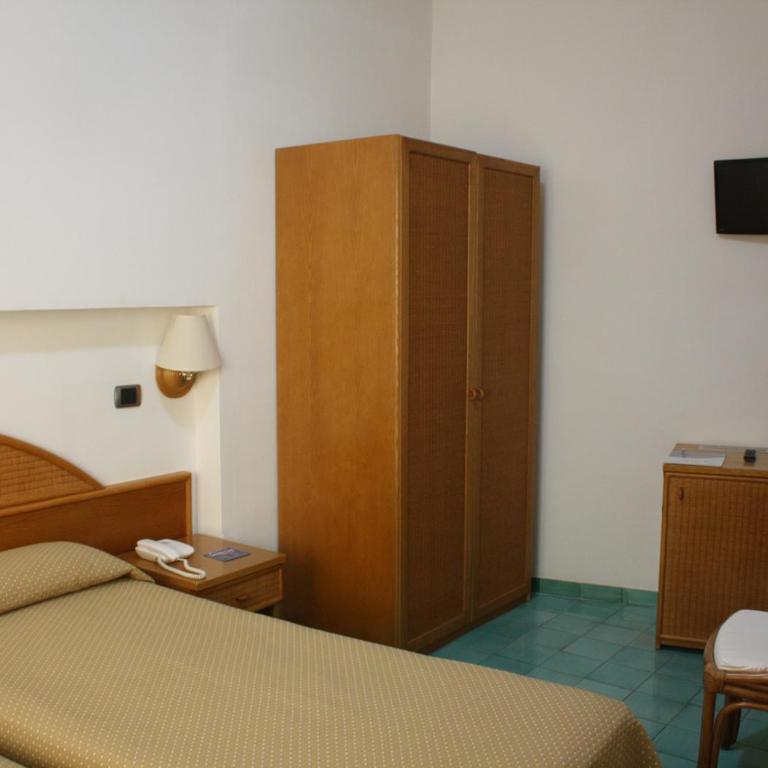 Hotel Sporting - Camera Economy Doppia con Letti Singoli - 2
