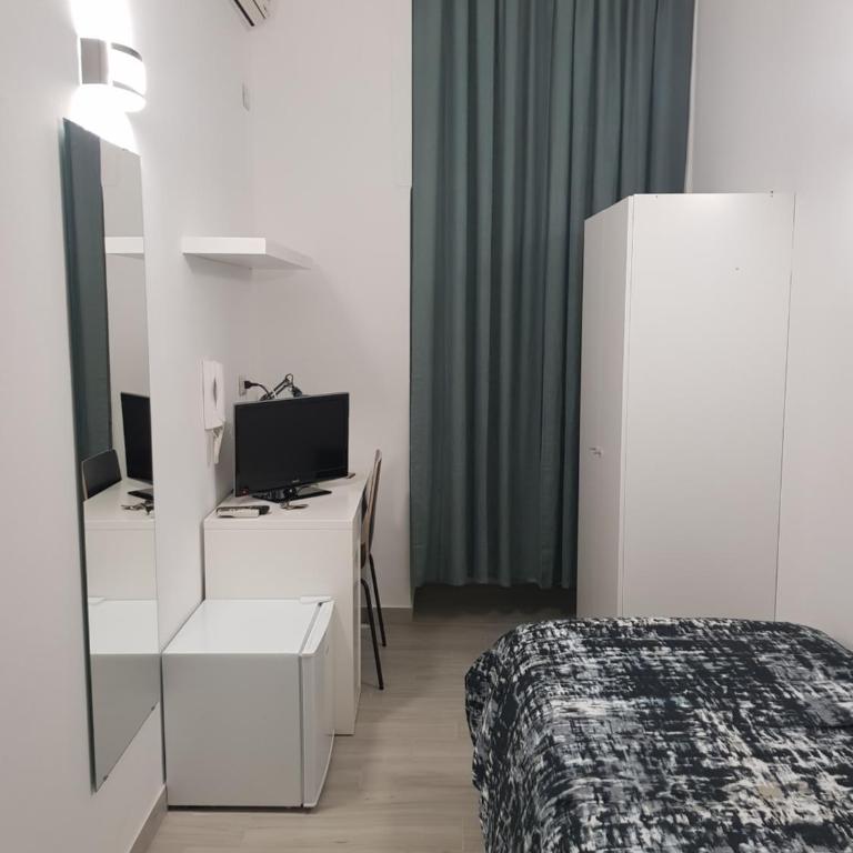B&b ONE - Single Room with Private External Bathroom - 2