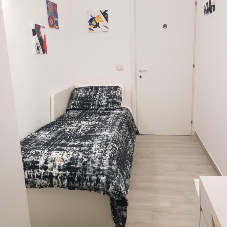 B&b ONE - Single Room with Private External Bathroom - 1