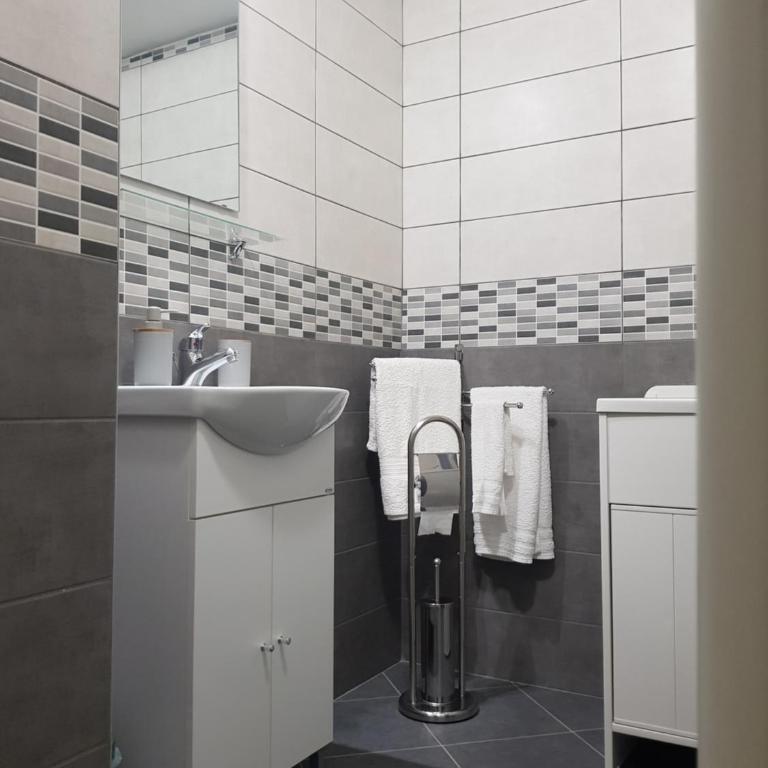 B&b ONE - Single Room with Private External Bathroom - 4