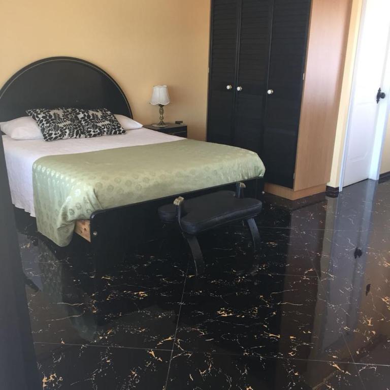 Hostal Gipuzkoa - Family Room with Private Bathroom - 2