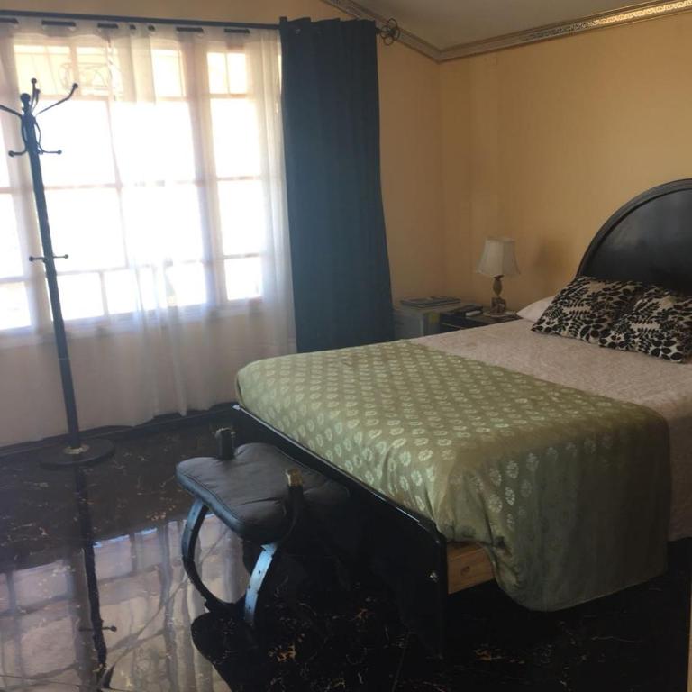 Hostal Gipuzkoa - Family Room with Private Bathroom - 8