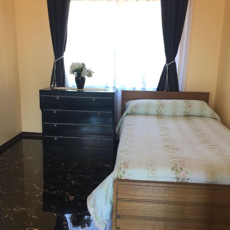 Hostal Gipuzkoa - Family Room with Private Bathroom - 5