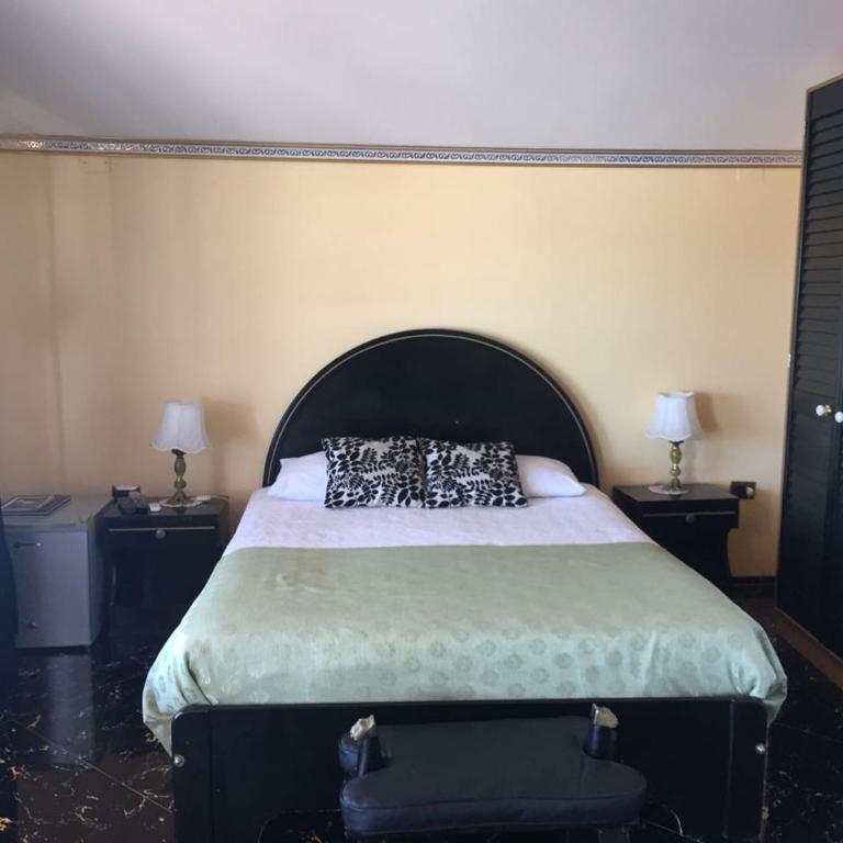 Hostal Gipuzkoa - Family Room with Private Bathroom - 6