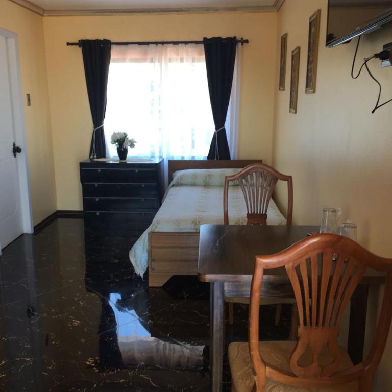 Hostal Gipuzkoa - Family Room with Private Bathroom - 7