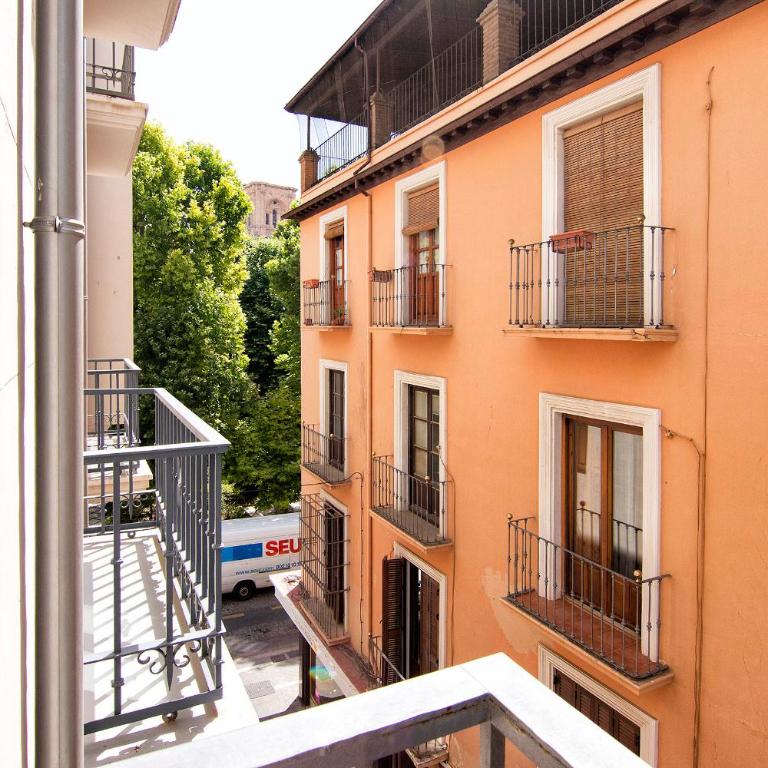 Central Deluxe Apartments - One-Bedroom Apartment - 7