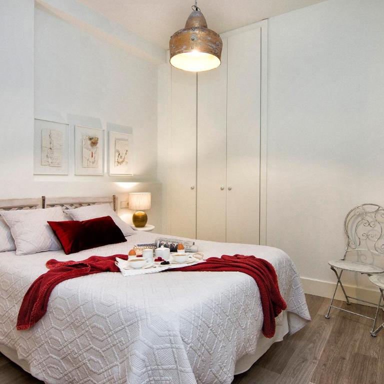Central Deluxe Apartments - One-Bedroom Apartment - 13
