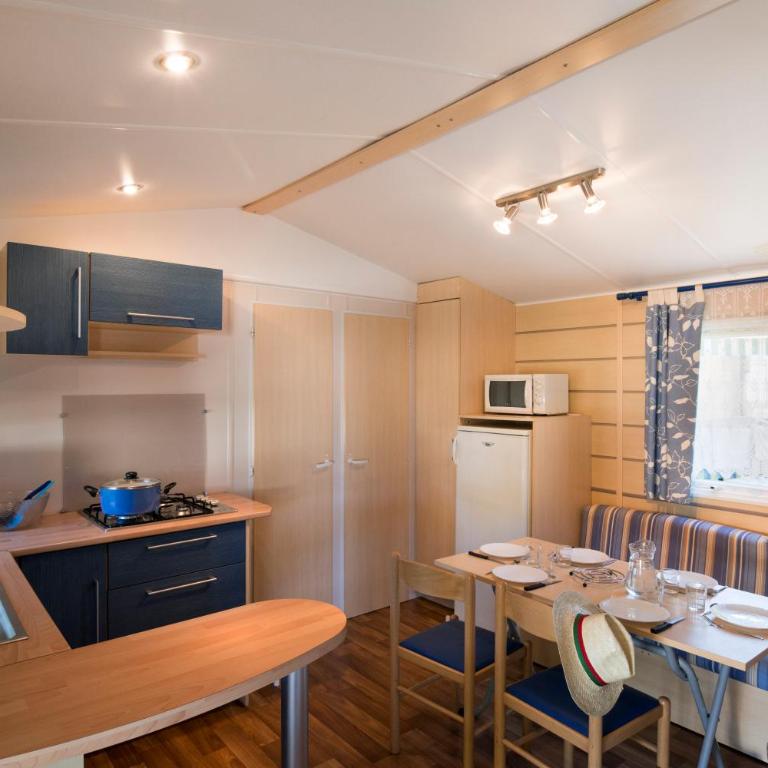 Camping Le Bellevue - Mobile Home Confort - 2 Chambres - 4 Personnes - 1