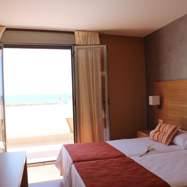 Hotel Carmen - Habitación Doble con terraza y vistas al mar - 2 camas - 6