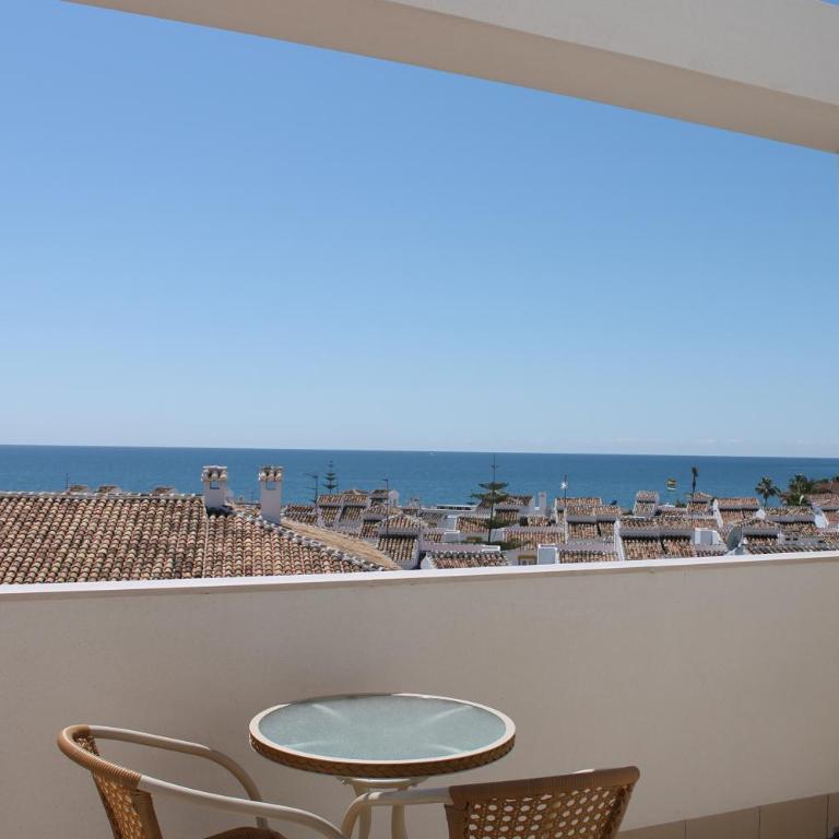 Hotel Carmen - Habitación Doble con terraza y vistas al mar - 2 camas - 5