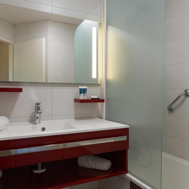 Logis Hotel Arc En Ciel - Chambre Double avec Balcon - 8
