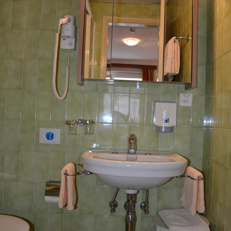 Hotel Dischma - FREE BUS AND TRAIN TICKET - Camera Quadrupla - 5