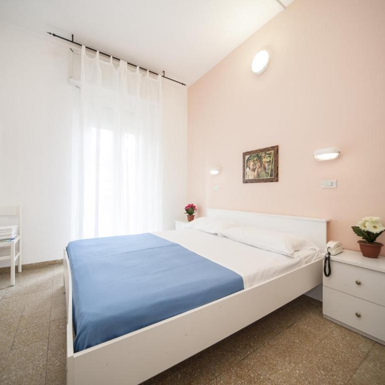 Hotel Colombo - Double Room with Balcony - 3