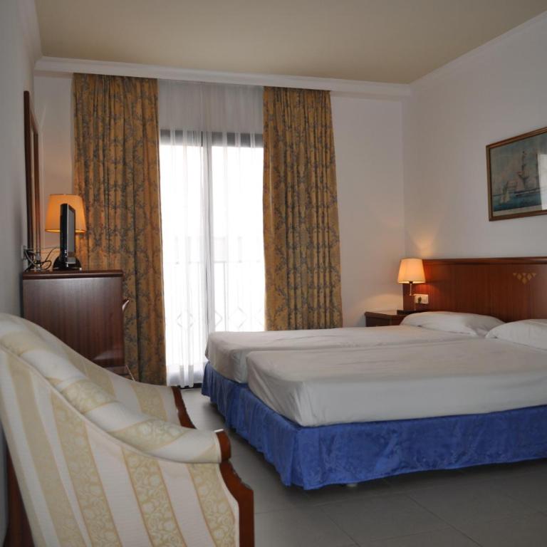 Hostal Vila del Mar - Habitación Doble Estándar con balcón - 1 o 2 camas - 5