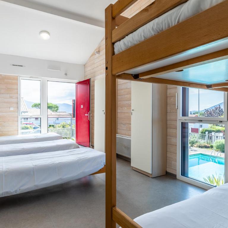 Bella Vista Guest Center Pays Basque - Dortoir Mixte de 5 Lits sans Télévision - Accès Salle de Bains Commune - Lits non Faits à l'Arrivée - 2