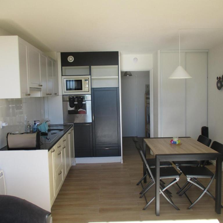 Appartement En Bord De Mer avec piscine - Apartment - 20