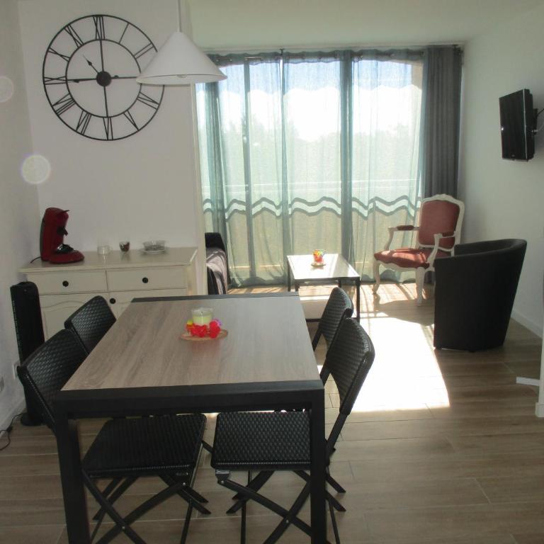 Appartement En Bord De Mer avec piscine - Apartment - 19