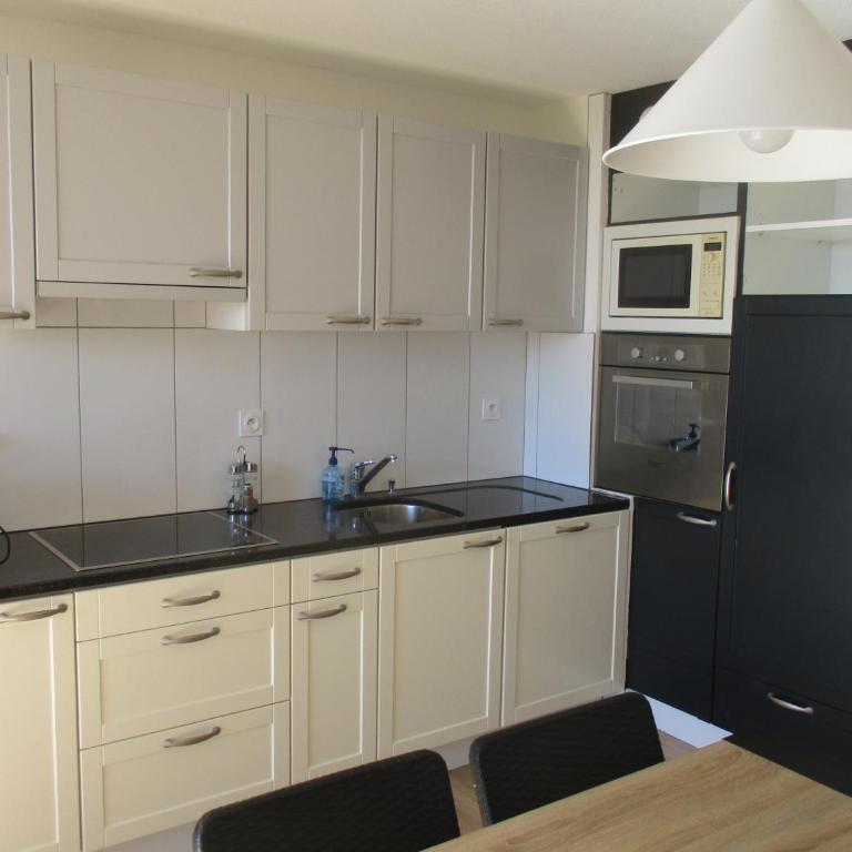 Appartement En Bord De Mer avec piscine - Apartment - 18