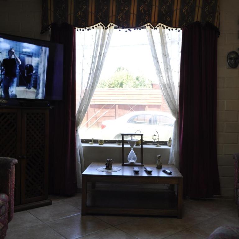 Santa Elena de Maipo Home - Double Room with Private Bathroom - 6