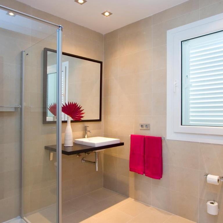Coral Villas - Four-Bedroom Villa (8 Adults) - 9