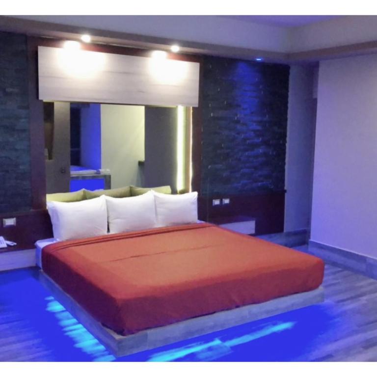 Hotel Plaza Arteaga - Deluxe King Suite - 15