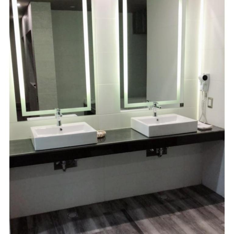 Hotel Plaza Arteaga - Deluxe Suite with Spa Bath - 18