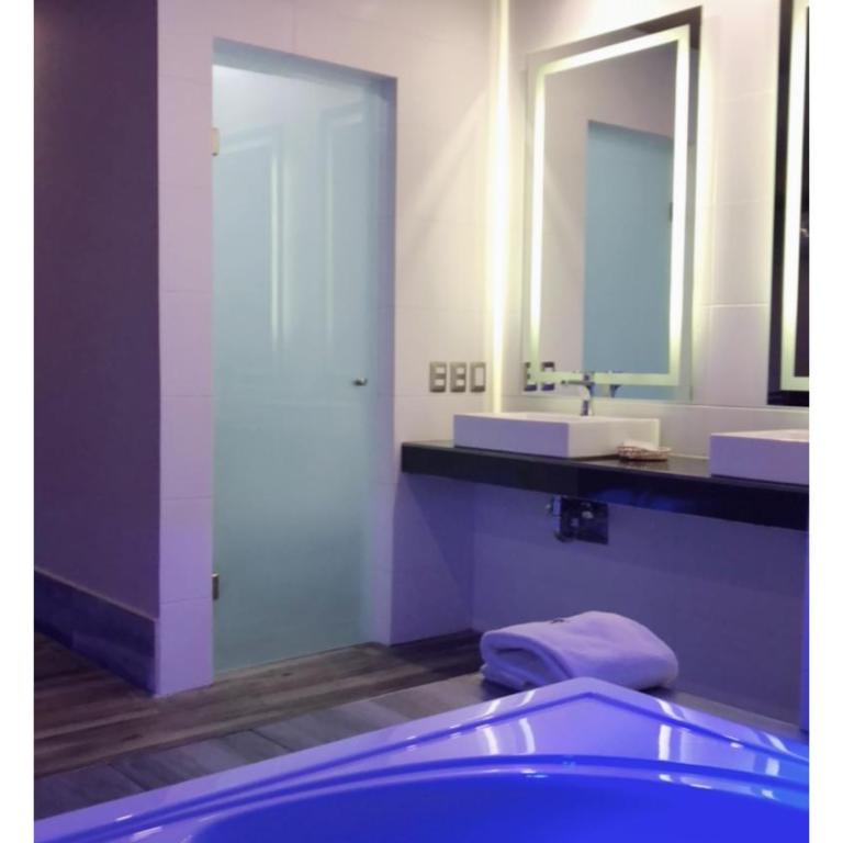 Hotel Plaza Arteaga - Deluxe Suite with Spa Bath - 14
