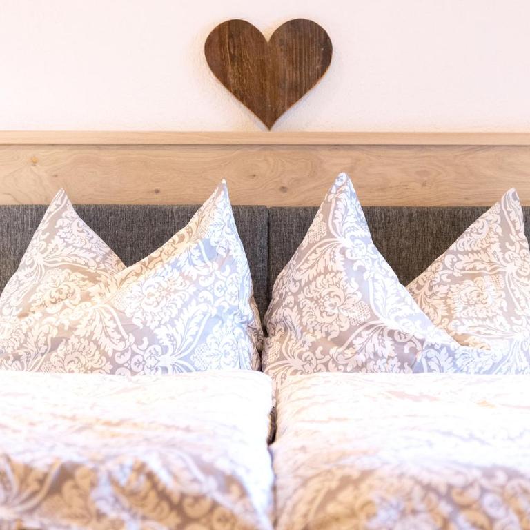 Haus Steinbock - Doppelzimmer mit Bergblick - 1