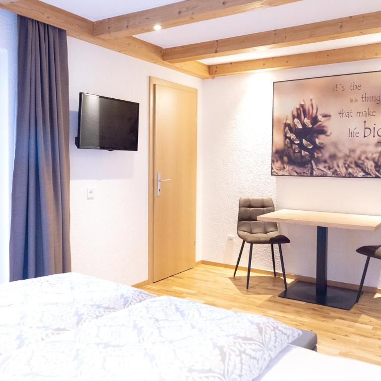 Haus Steinbock - Doppelzimmer mit Bergblick - 10