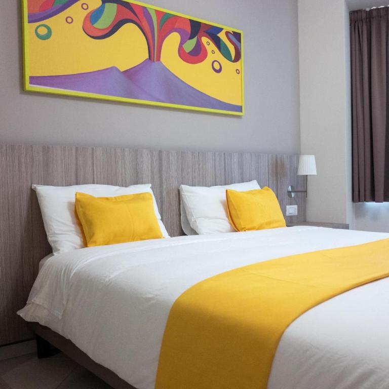 Art Suite nel Cuore di Napoli - Deluxe Quadruple Room - 5