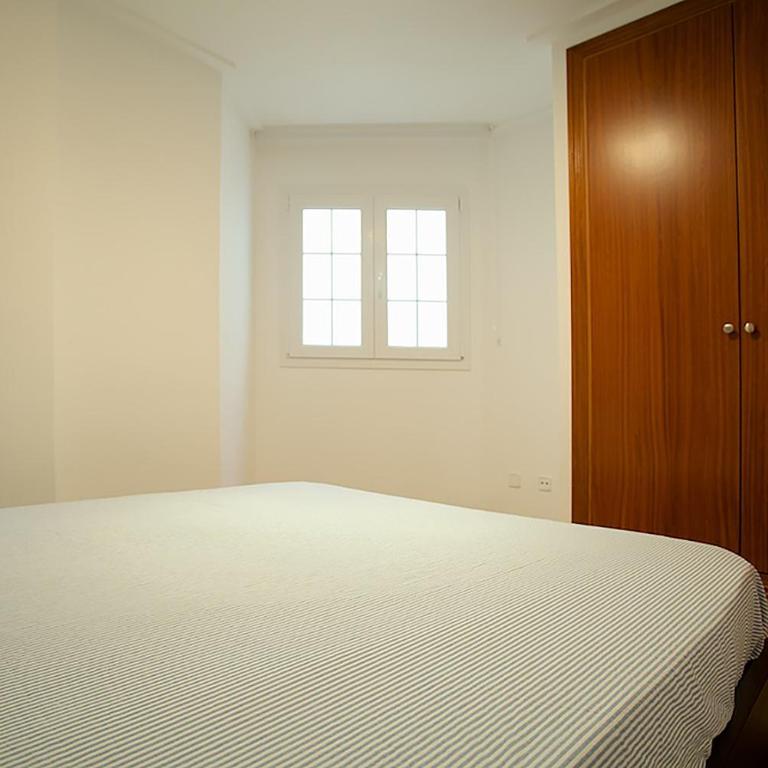 Apartment Minimal - Three-Bedroom Apartment - 13