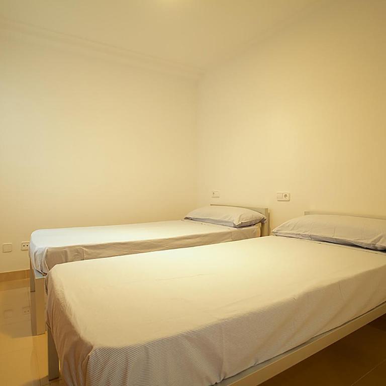 Apartment Minimal - Three-Bedroom Apartment - 17
