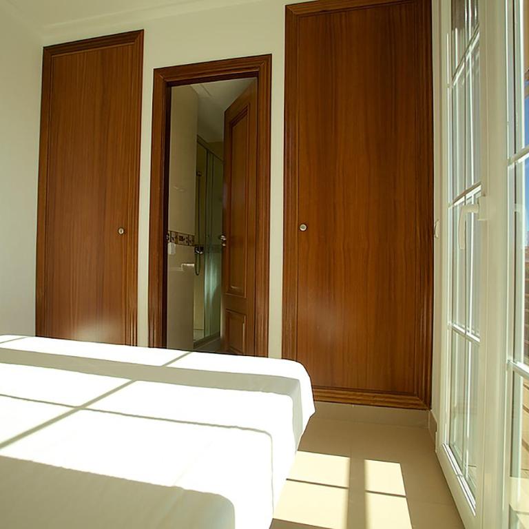Apartment Minimal - Three-Bedroom Apartment - 20