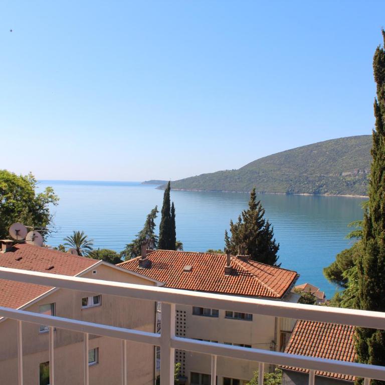 Guest House Tomanovic - Apartment with Sea View - 11