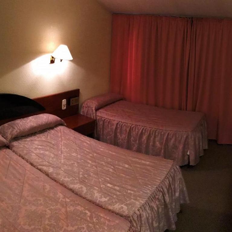 Hotel Roc Del Castell - Habitación Triple con bañera - 7